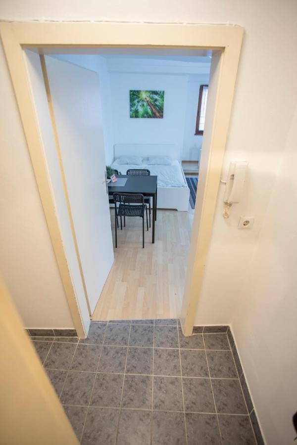 Apartamento Old Town Studio Hall in Tirol Exterior foto