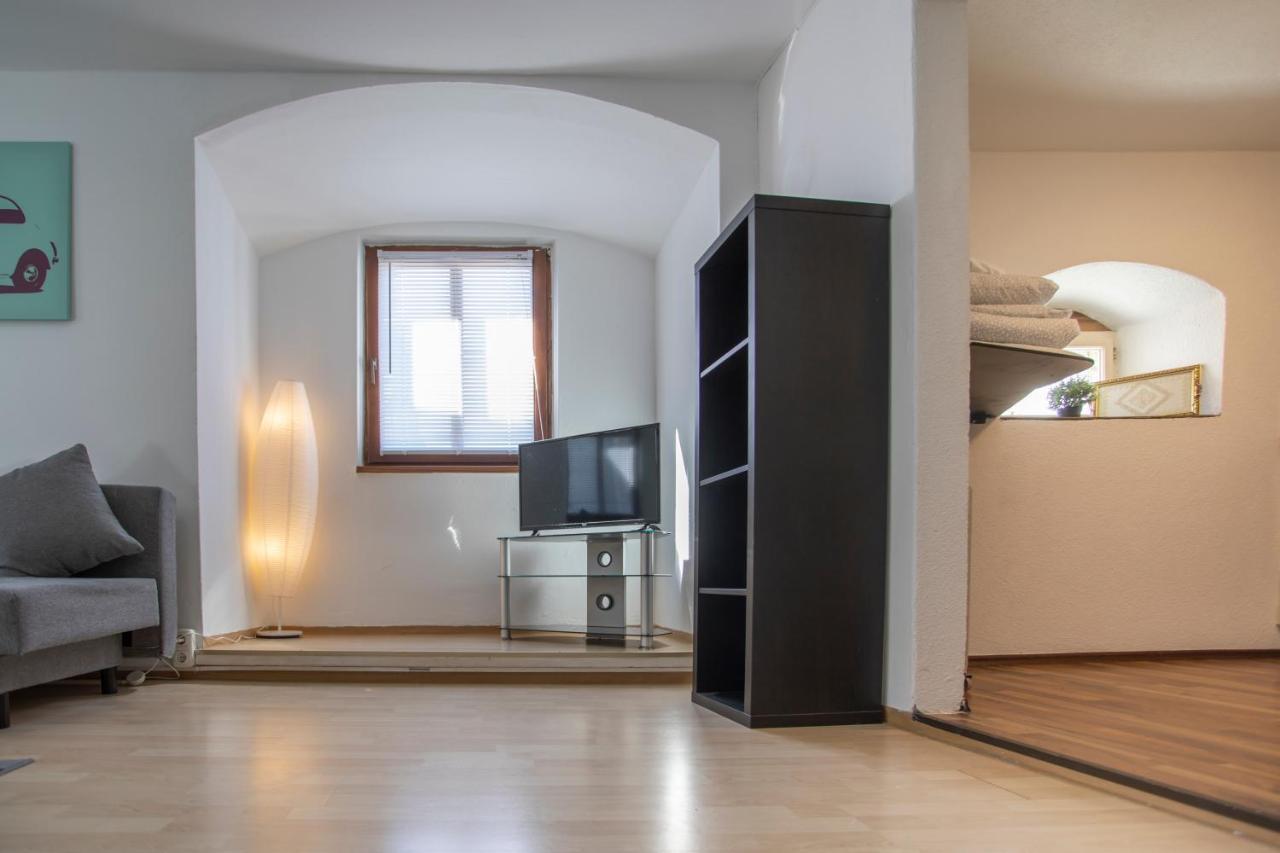 Apartamento Old Town Studio Hall in Tirol Exterior foto